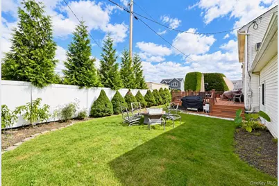 371 N Iowa Avenue, Massapequa, NY 11758 - Photo 23