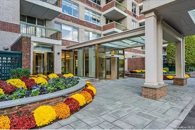 100 Hilton Avenue #806, Garden City, NY 11530 - Photo 1