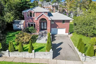 300 Ellen Pl, Jericho, NY 11753 - Photo 7