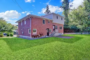 300 Ellen Pl, Jericho, NY 11753 - Photo 9