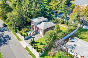 300 Ellen Pl, Jericho, NY 11753 - Photo 5
