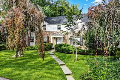 178 Schenck Circle N, Hewlett, NY 11557 - Photo 1