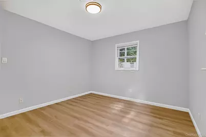 45 Lake Promenade, Ronkonkoma, NY 11779 - Photo 9