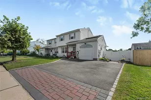 39 Elm St, Central Islip, NY 11722 - Photo 3