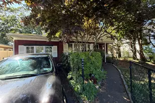30 Oakwood Dr, Shirley, NY 11967 - Photo 3