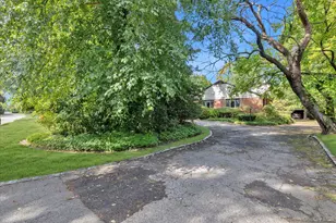4 Broadlawn Ave, Great Neck, NY 11024 - Photo 29