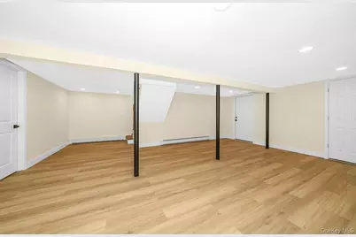 212 Westbury Boulevard, Hempstead, NY 11550 - Photo 25