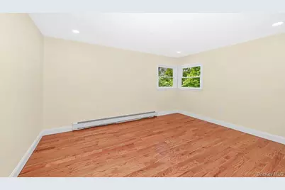 212 Westbury Boulevard, Hempstead, NY 11550 - Photo 11