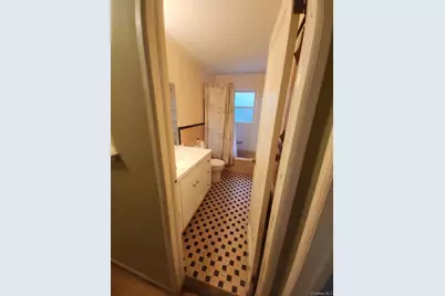 29 Emerson Court, Westbury, NY 11590 - Photo 17