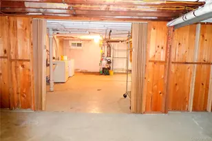 29 Emerson Ct, Westbury, NY 11590 - Photo 19