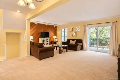 153 Treetop Circle, Nanuet, NY 10954 - Photo 9