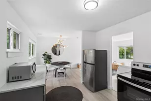 138 W Tiana Rd, Hampton Bays, NY 11946 - Photo 9