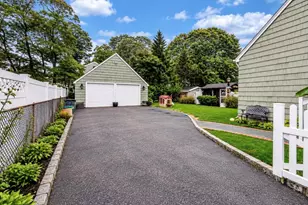 21 James St, Islip, NY 11751 - Photo 21