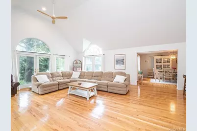 21 James Street, Islip, NY 11751 - Photo 9