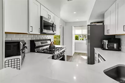 271 Signs Road #E, New York, NY 10314 - Photo 5