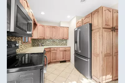 937 Mirabelle Avenue, Westbury, NY 11590 - Photo 9