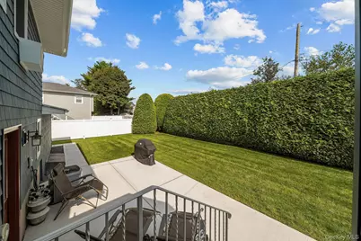 47 Diamond Avenue, East Meadow, NY 11554 - Photo 27