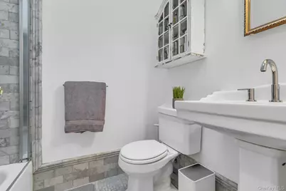 111 Bay Avenue E, Hampton Bays, NY 11946 - Photo 19