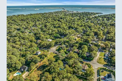 111 Bay Avenue E, Hampton Bays, NY 11946 - Photo 37