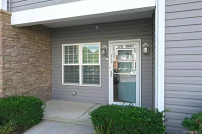 212 Clubhouse Circle #212, Melville, NY 11747 - Photo 3