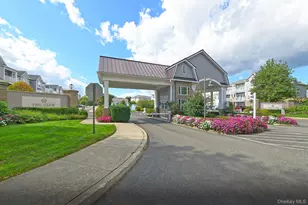 212 Clubhouse Cir, Melville, NY 11747 - Photo 21