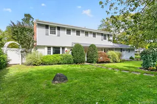39 Drohan St, Huntington, NY 11743 - Photo 3