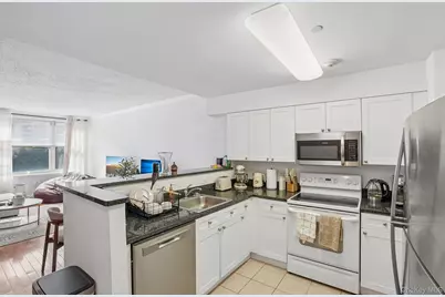300 Mamaroneck Avenue #421, White Plains, NY 10605 - Photo 9