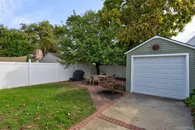 35 Saint Marks Avenue, Rockville Centre, NY 11570 - Photo 3