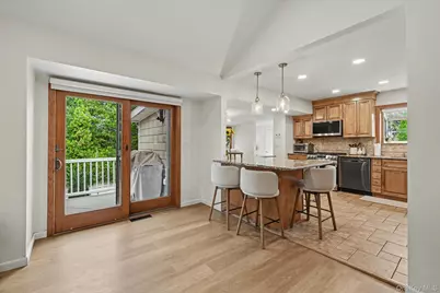423 Bellevue Avenue, Yonkers, NY 10703 - Photo 11