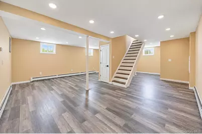 236 Plainview Road, Hicksville, NY 11801 - Photo 21