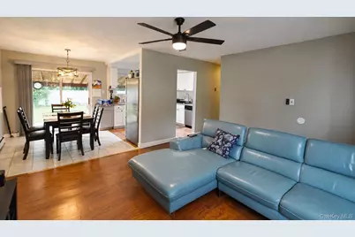 2712 Connecticut Avenue, Medford, NY 11763 - Photo 5