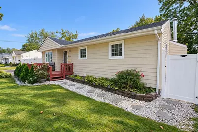 2712 Connecticut Avenue, Medford, NY 11763 - Photo 3