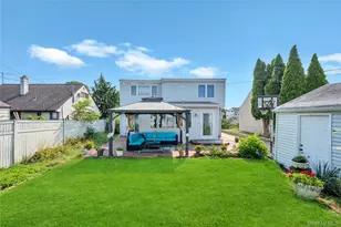54 Briggs St, Hicksville, NY 11801 - Photo 3