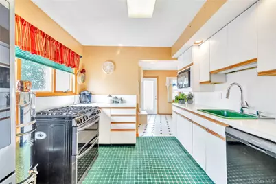 54 Briggs Street, Hicksville, NY 11801 - Photo 7