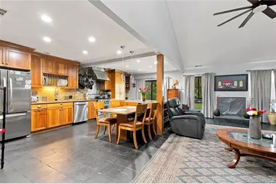 22 Village Green, Port Chester, NY 10573 - Photo 3