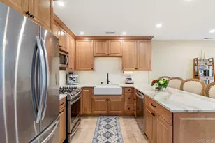 75 Fox Ct, Manorville, NY 11949 - Photo 7