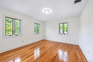 118 Baker Hill Rd, Great Neck, NY 11023 - Photo 23