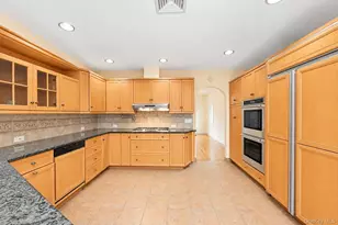 118 Baker Hill Rd, Great Neck, NY 11023 - Photo 15