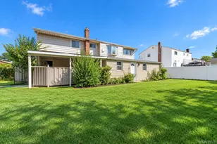 286 W 13th St, Deer Park, NY 11729 - Photo 3