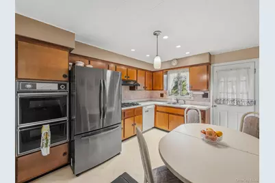 24 Dorchester Drive, Airmont, NY 10952 - Photo 9