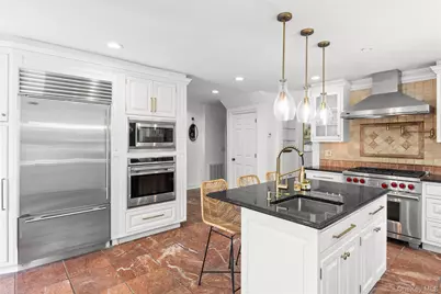467 Hempstead, Rockville Centre, NY 11570 - Photo 3