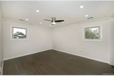 105 N Lewis Avenue, Lindenhurst, NY 11757 - Photo 21