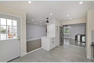 105 N Lewis Avenue, Lindenhurst, NY 11757 - Photo 19