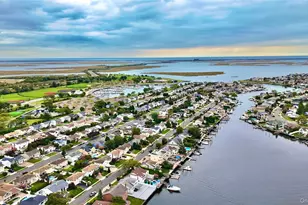 2817 Riverside Dr, Wantagh, NY 11793 - Photo 45
