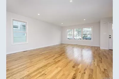 33 Marwood N #B, Port Washington, NY 11050 - Photo 3