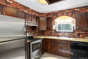 21 Annsville Trail, Yonkers, NY 10703 - Photo 3