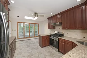 5 Robin Ct, Bethpage, NY 11714 - Photo 13