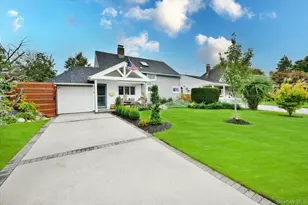 17 Woodpecker Ln, Levittown, NY 11756 - Photo 3