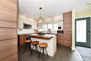 17 Woodpecker Ln, Levittown, NY 11756 - Photo 15