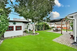 17 Woodpecker Ln, Levittown, NY 11756 - Photo 33